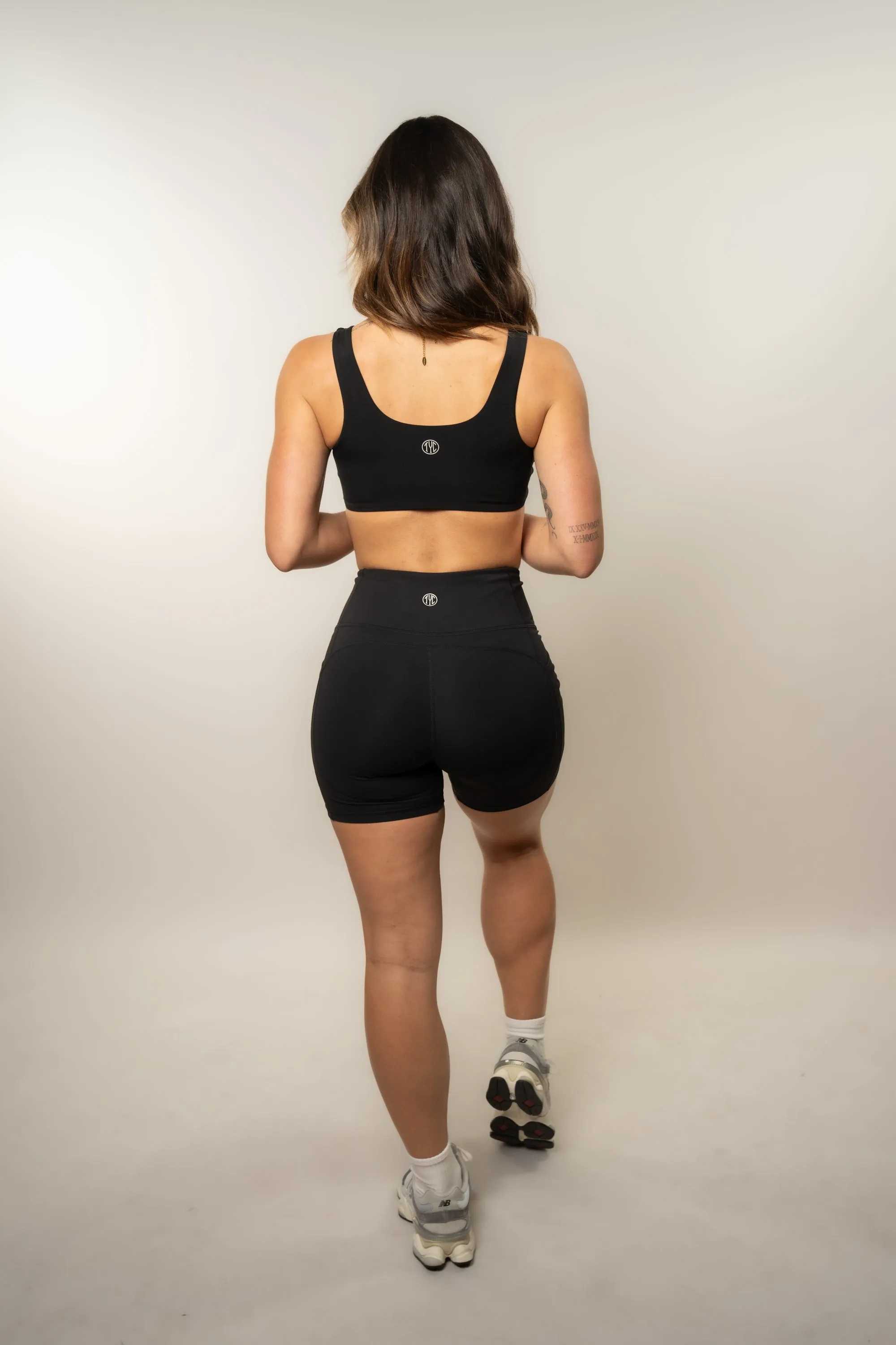 6" Effortless Heart Booty Shorts With Pockets - Black