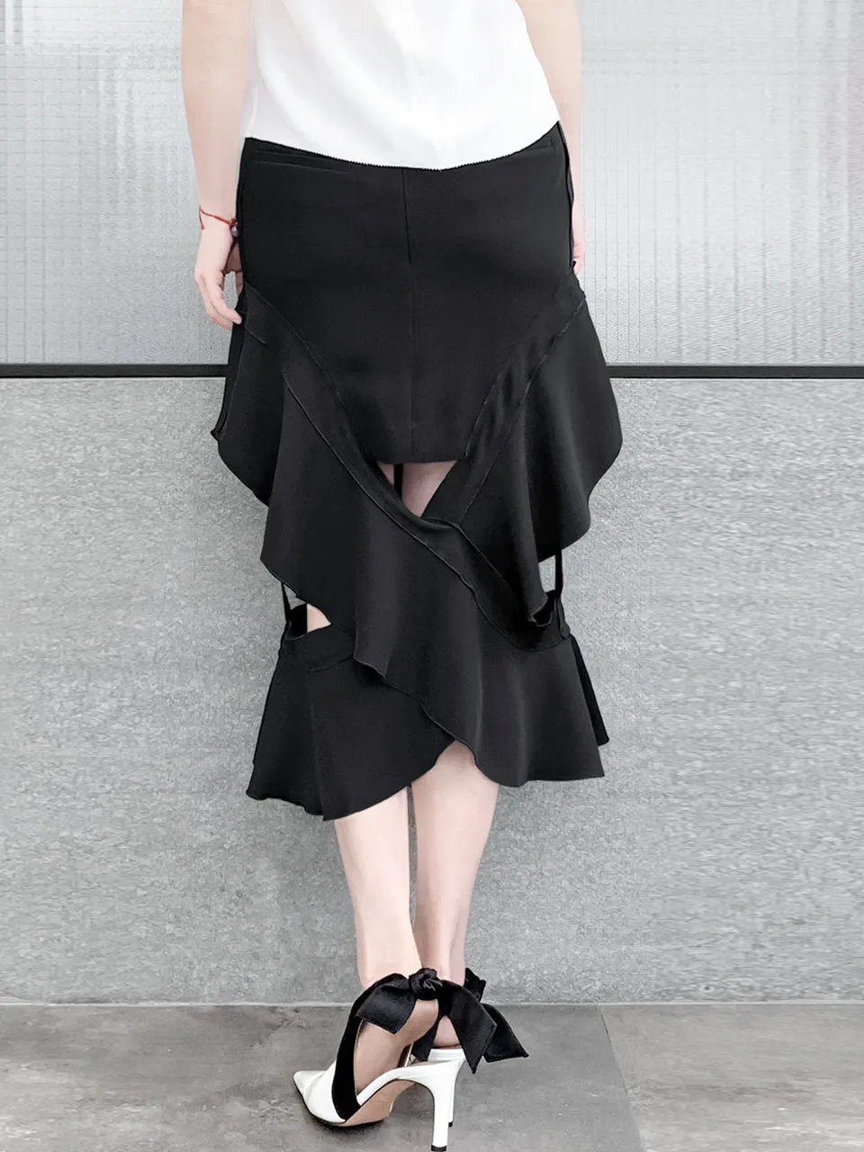 Surprise Sale! Classic Contemporary Black Ruffled Cut-out Skirt