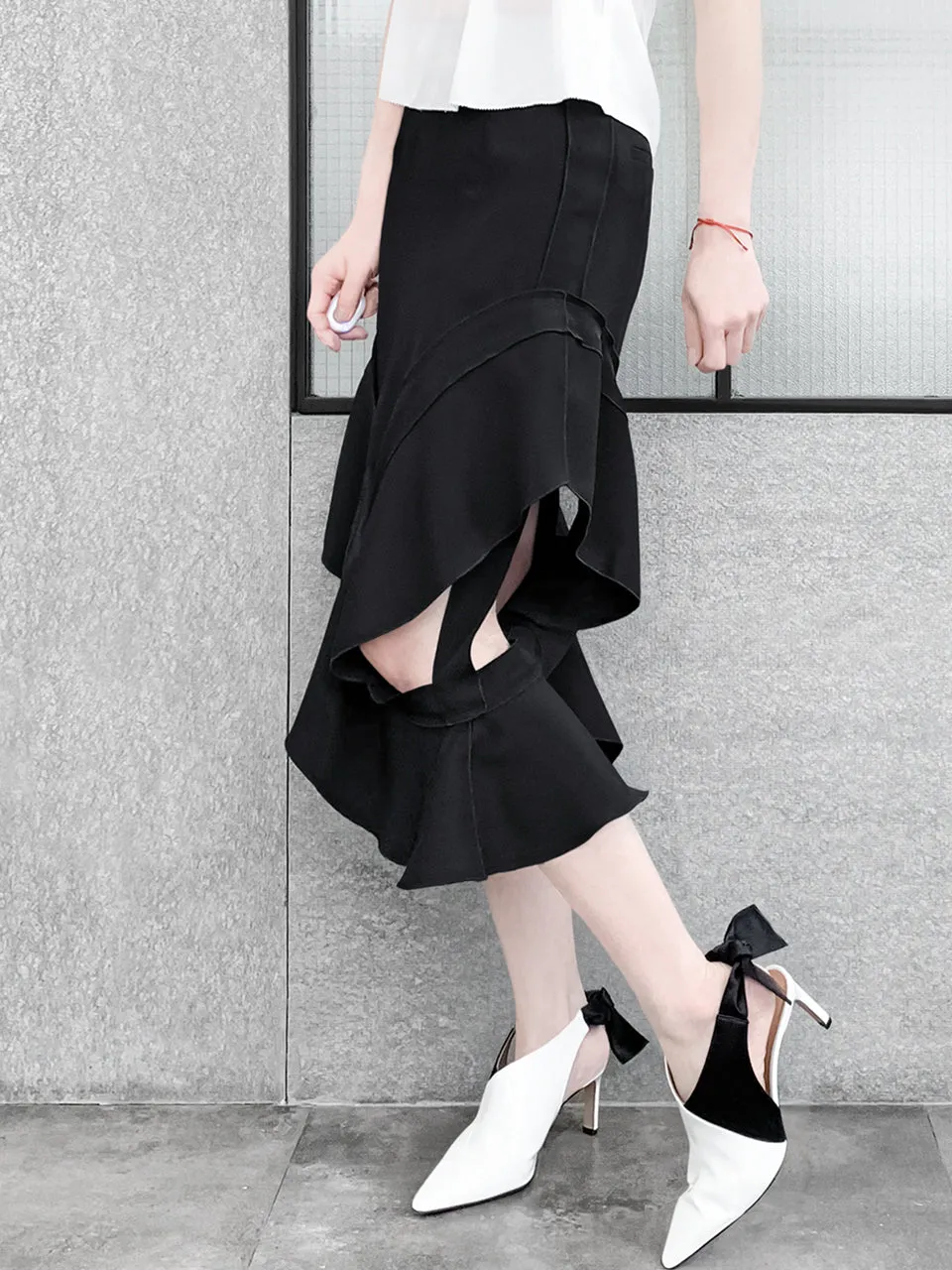 Surprise Sale! Classic Contemporary Black Ruffled Cut-out Skirt