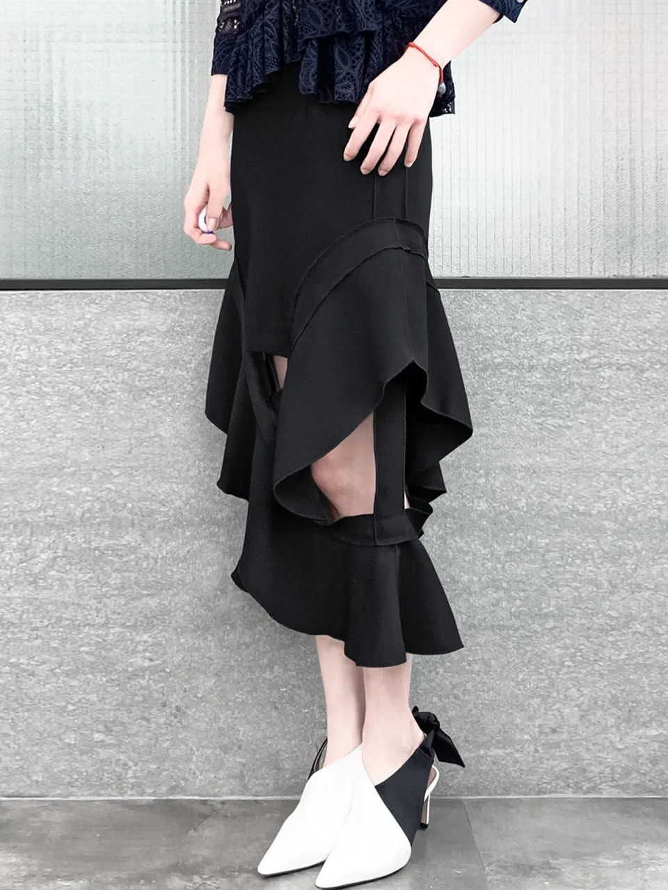 Surprise Sale! Classic Contemporary Black Ruffled Cut-out Skirt