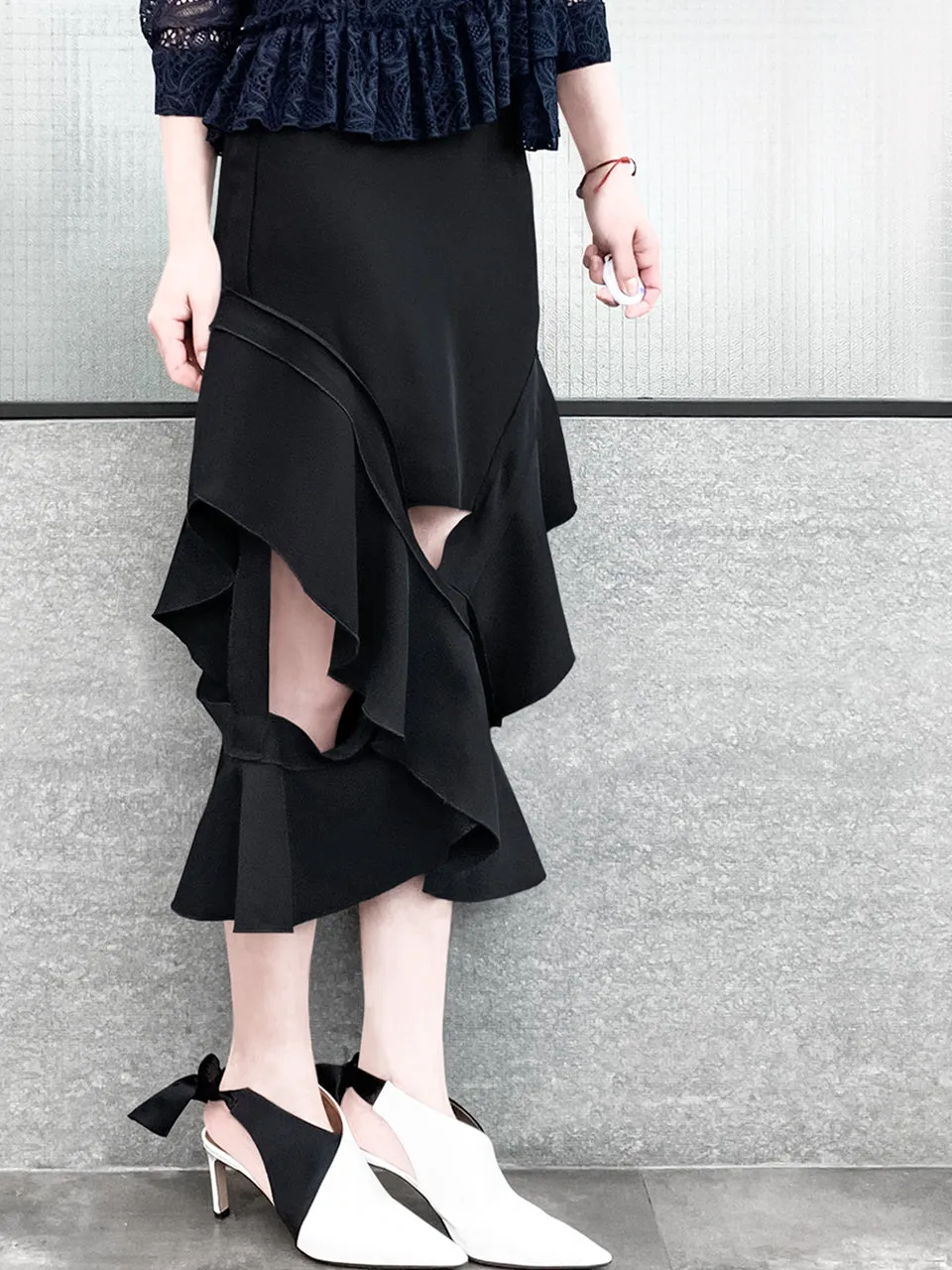 Surprise Sale! Classic Contemporary Black Ruffled Cut-out Skirt