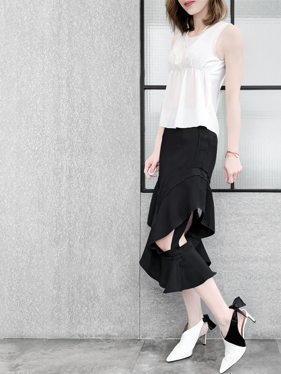 Surprise Sale! Classic Contemporary Black Ruffled Cut-out Skirt