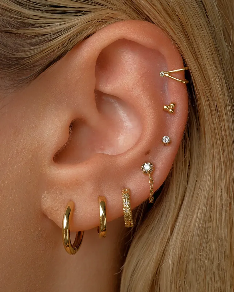 Viola Solid Gold Huggie Hoops